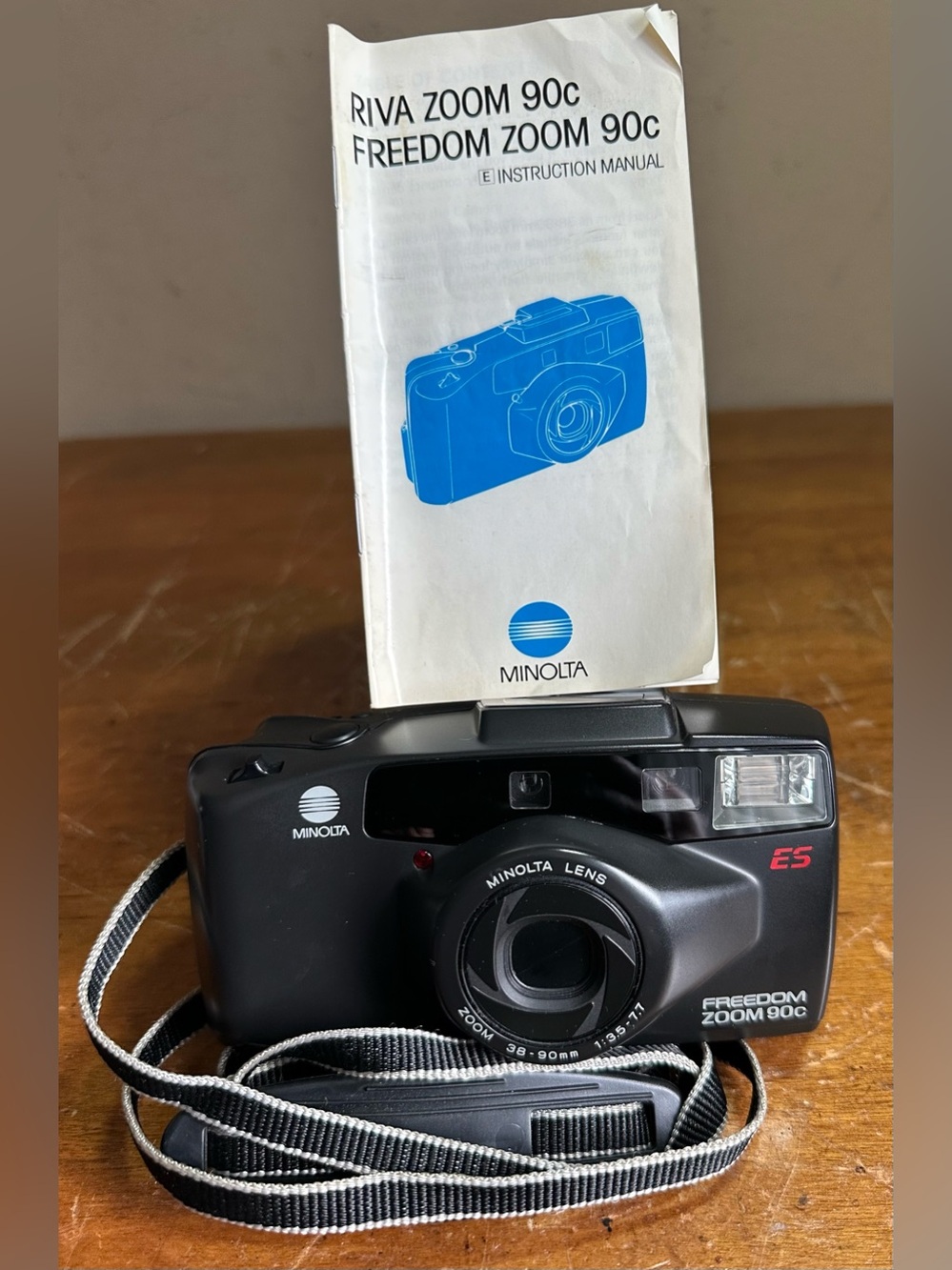 Minolta ES Freedom Zoom 90C Point & Shoot 35mm Camera w/ 38-90mm 1:3.5-7.7 Lens